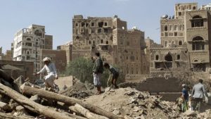 "_86875470_yemen_sanaa_rubble_g